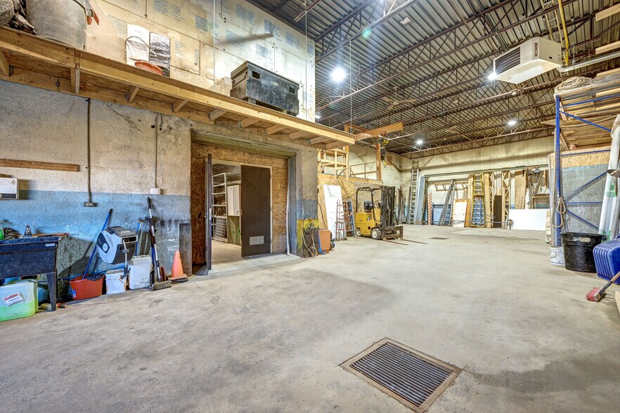 More Photos Of 485 Rue Bertrand, Trois-Rivières Industrial For Sale