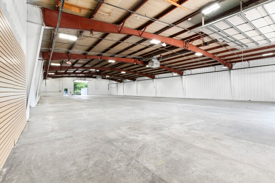 More Photos Of 1511 W Broadway St, Ardmore Auto Dealership For Sale