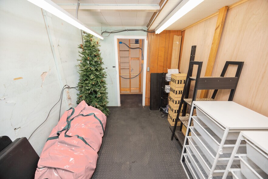 More Photos Of 1118 18th St, Hondo Storefront For Sale