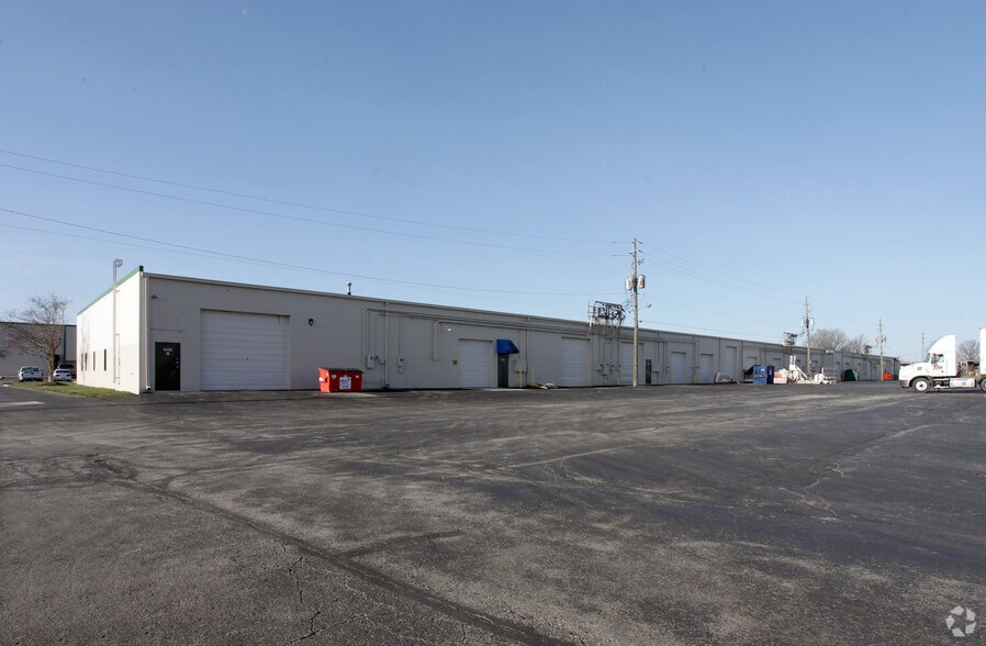 More Photos Of 5303-5331 W 86th St, Indianapolis Unknown For Lease