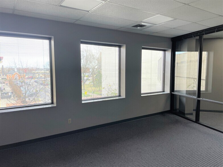 More Photos Of 15 N 3rd St, Newark Loft Creative Space For Lease