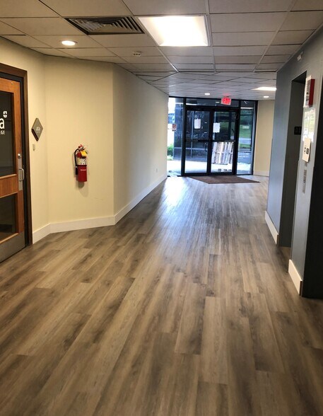 More Photos Of 10200 Linn Station Rd, Louisville Office For Lease