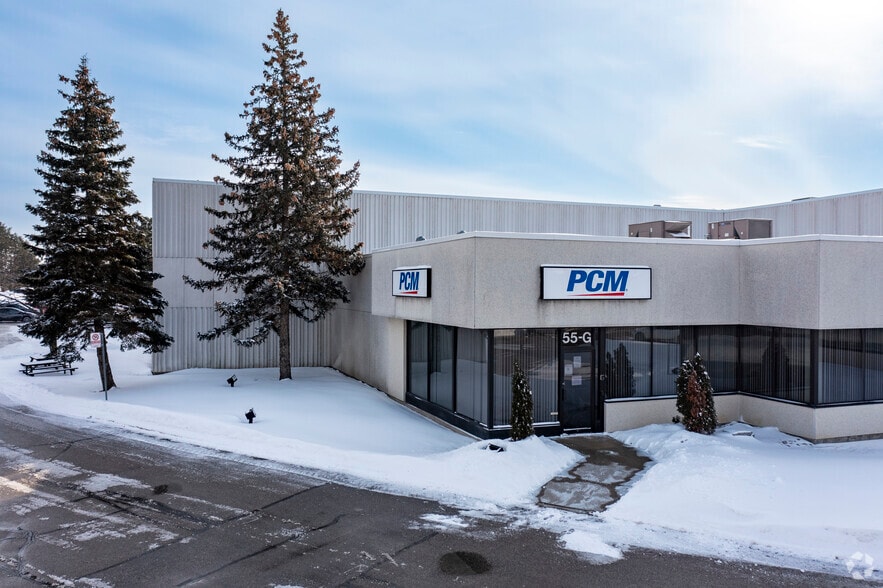 More Photos Of 55 E Beaver Creek Rd, Richmond Hill Warehouse For Lease