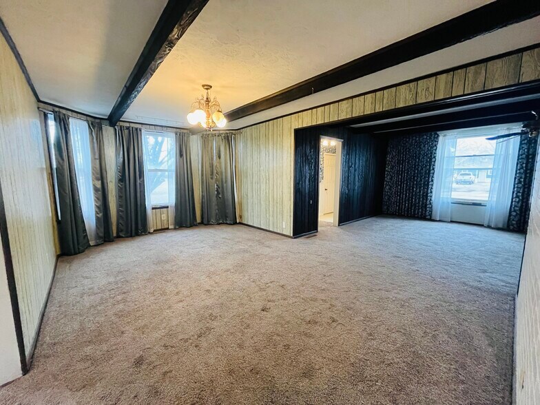 More Photos Of 919 S Pine St, Norfolk Flex For Sale