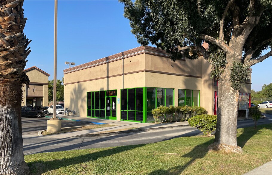 Primary Photo Of 7800 White Ln, Bakersfield Storefront Retail Office For Lease