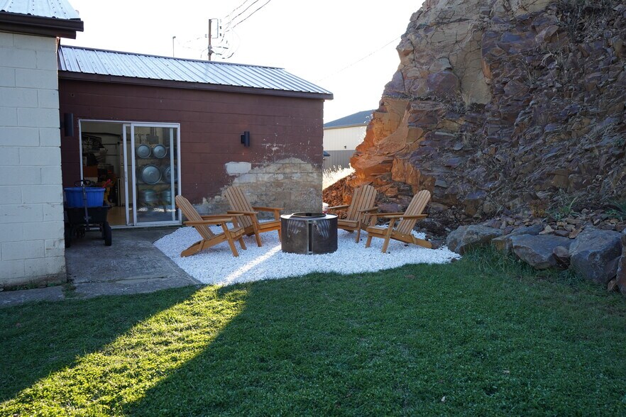 More Photos Of 505 King st, Cottonwood General Retail For Sale