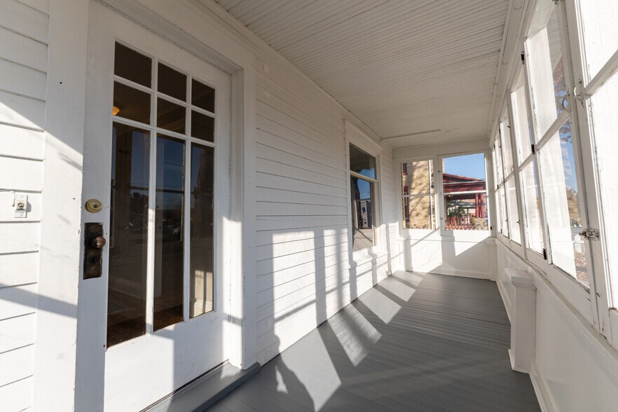 More Photos Of 218 S Washington St, Mt Pleasant Office For Sale