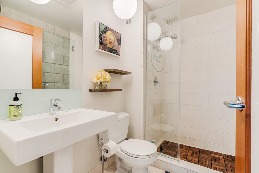 More Photos Of 3450 Cahuenga Blvd W, Los Angeles Office Residential For Lease