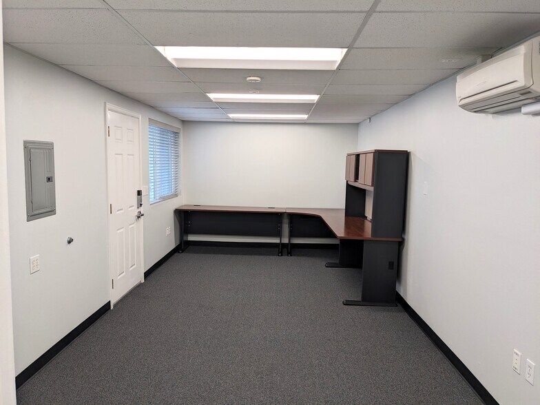 More Photos Of 105 Washington Blvd, Algona Office For Lease