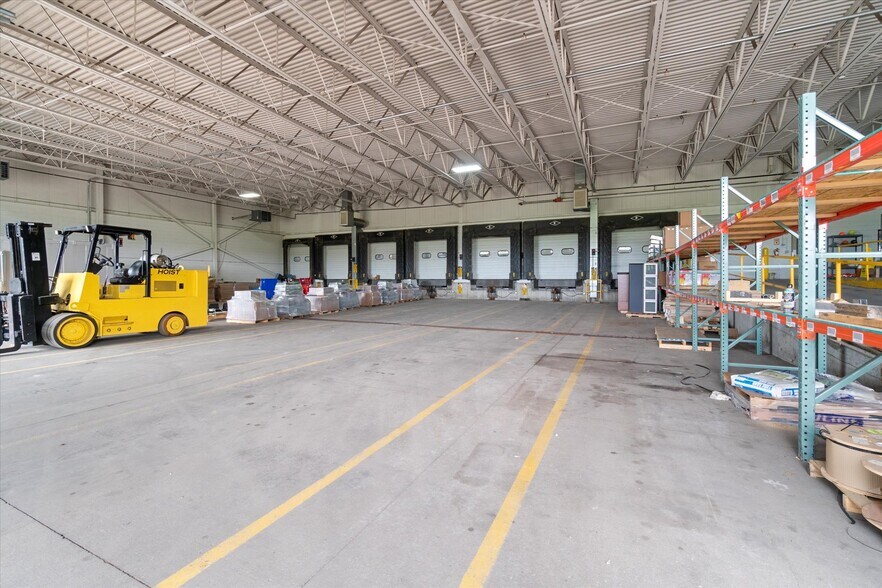 More Photos Of 2101 O'Neil Rd, Hudson Warehouse For Lease