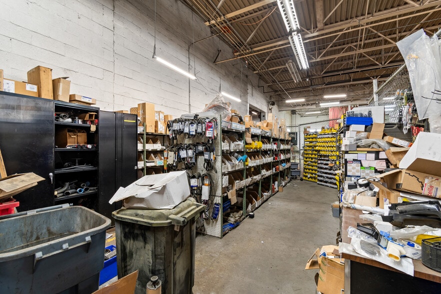 More Photos Of 60 Williams St, Grand River Warehouse For Sale