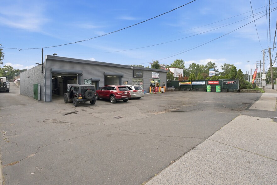 More Photos Of 1850 E Jericho Tpke, Huntington Auto Repair For Sale