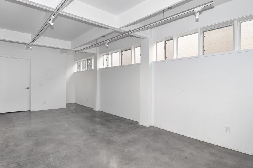 More Photos Of 687-691 S Coast Hwy, Laguna Beach Storefront Retail Office For Sale