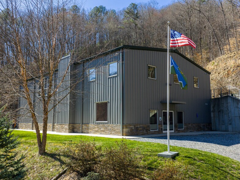 More Photos Of 95 Upstream Campus Trl, Sylva Schools For Sale
