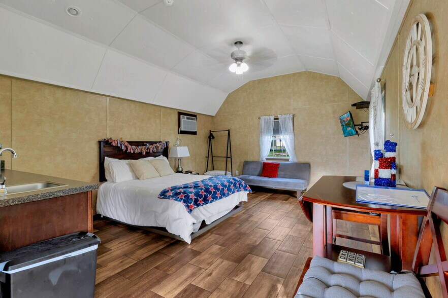 More Photos Of 13050 U.S. 190 hwy, Onalaska Freestanding For Sale