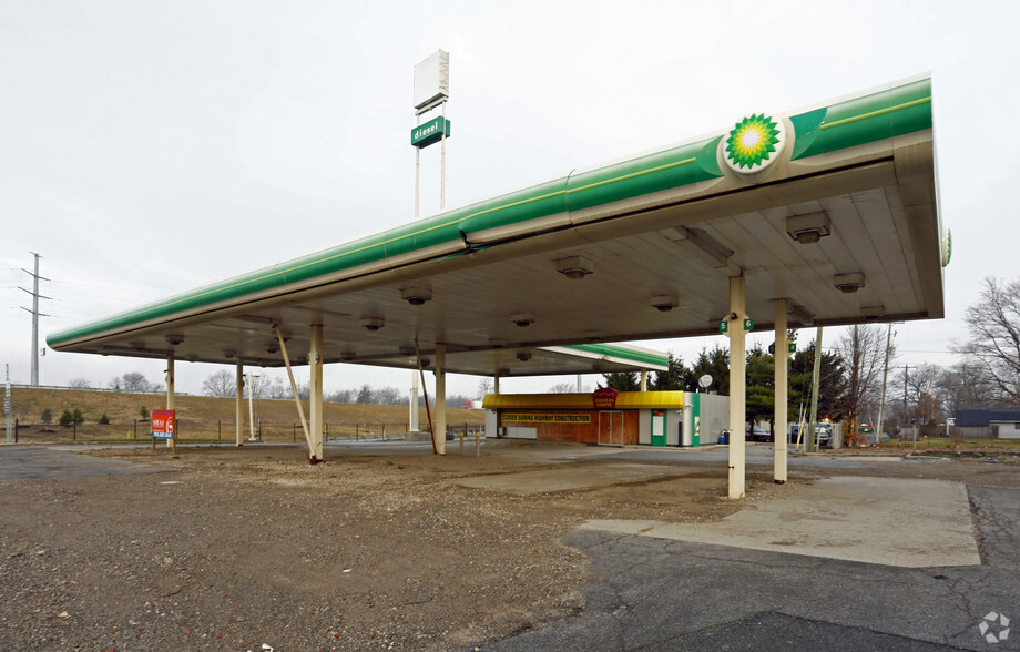 Primary Photo Of 1703 Harding Hwy, Lima Service Station For Lease