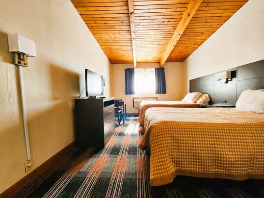 More Photos Of 1315 N State St, Iola Hotel For Sale