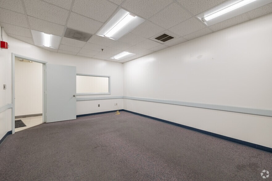 More Photos Of 12 Channel St, Boston Light Manufacturing For Lease