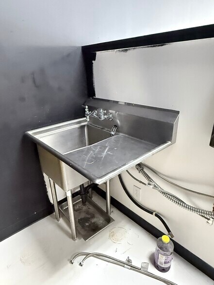 More Photos Of 1701-1991 Monument Blvd, Concord Unknown For Lease