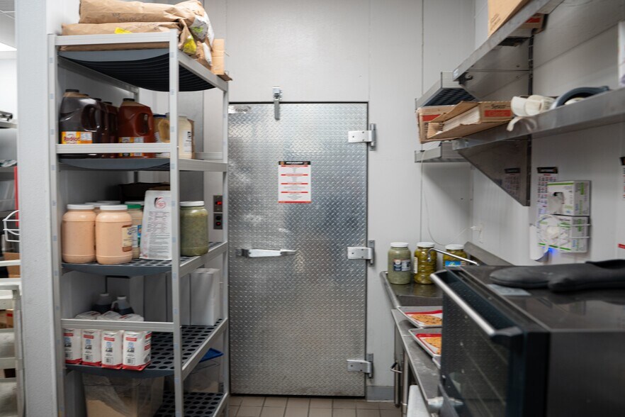 More Photos Of 11075 W IH-10, San Antonio General Retail For Lease