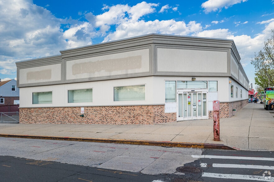 More Photos Of 254-05 Hillside Ave, Bellerose Freestanding For Lease