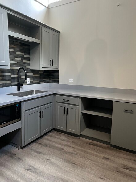 More Photos Of 2314-2322 San Pedro Ave, San Antonio General Retail For Sale