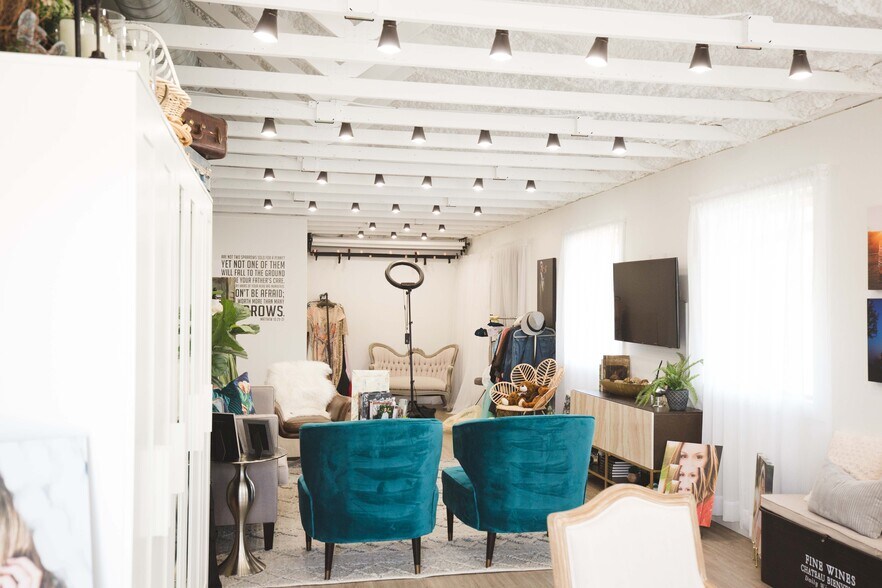 More Photos Of 2000 US Highway 281, Marble Falls Office For Lease