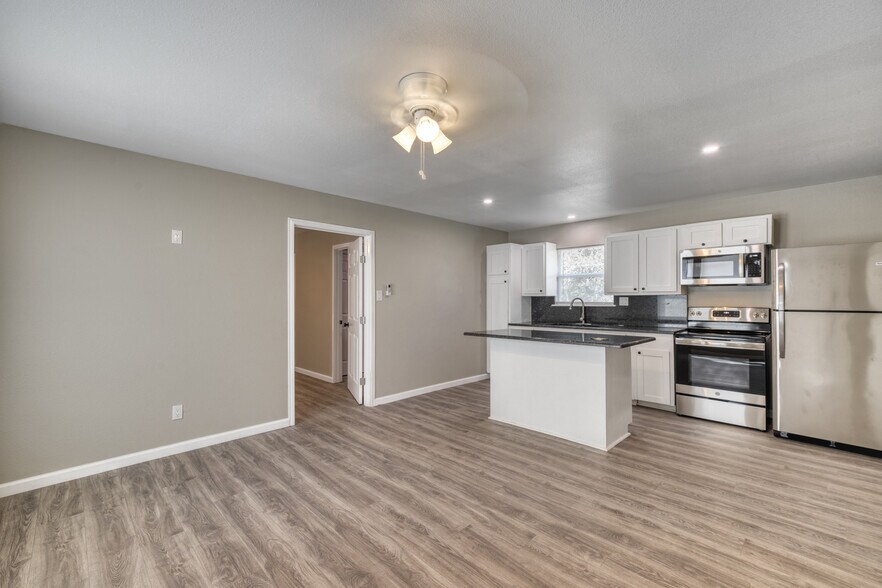 More Photos Of 9337 Ash St, Midway Apartments For Sale