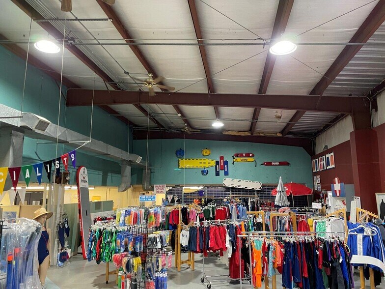 More Photos Of 16 Beaver Brook Rd, Danbury Warehouse For Lease