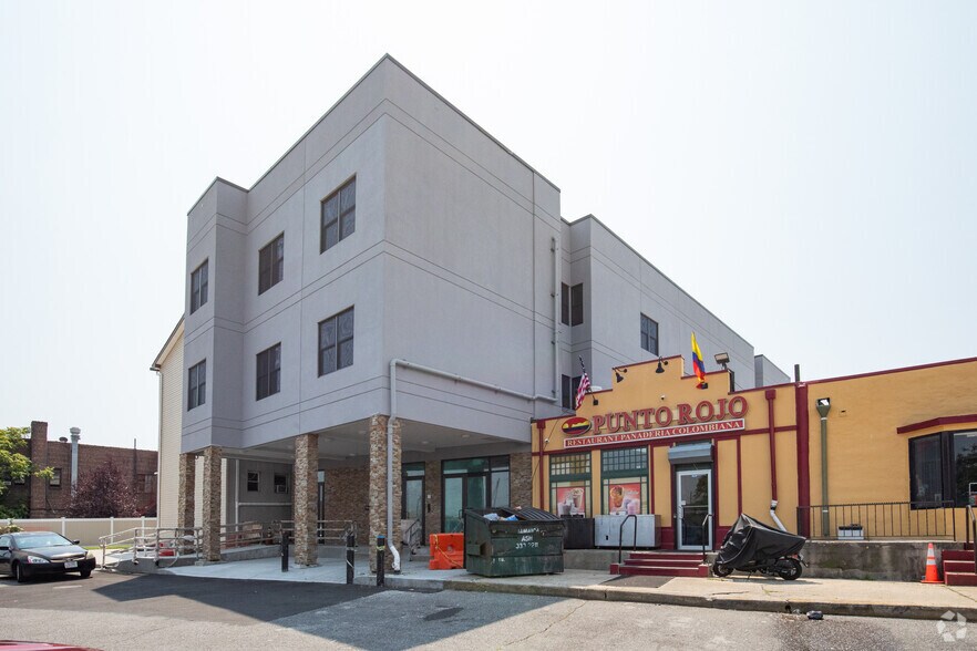 More Photos Of 87-89 S Main St, Freeport Apartments For Lease