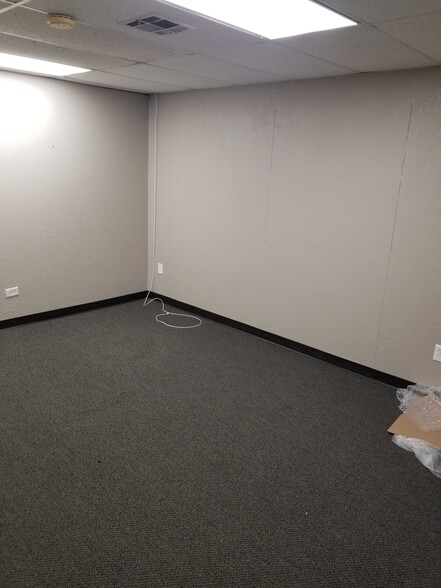 More Photos Of 3018-3030 Epperly Dr, Oklahoma City General Retail For Lease