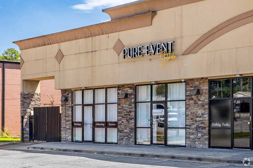 More Photos Of 3292 Laventure Dr, Atlanta Freestanding For Sale