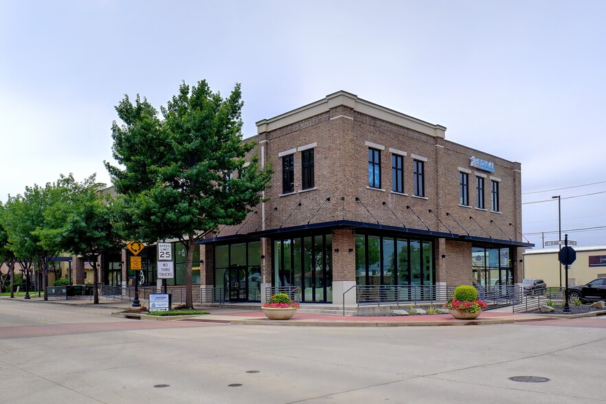 Primary Photo Of 409 N Oak St, Roanoke Storefront Retail Office For Sale