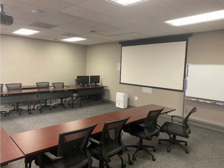 More Photos Of 100 N Constitution Dr, Yorktown Office For Sale