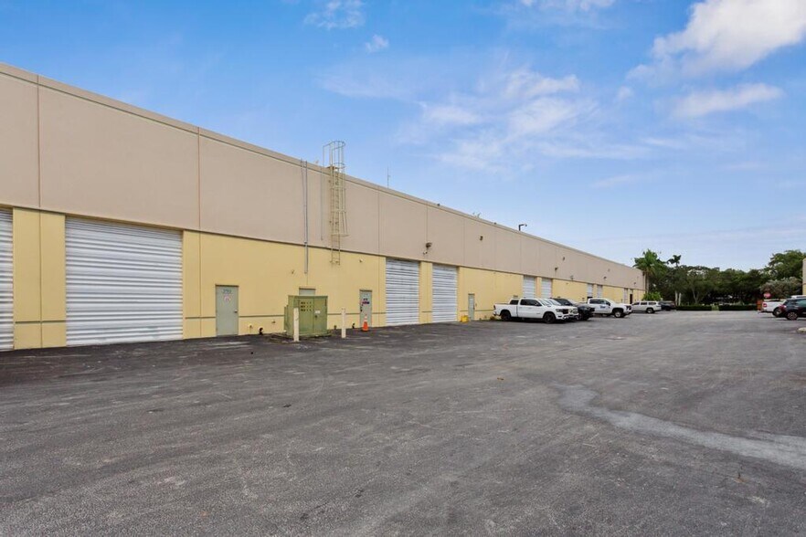 Primary Photo Of 3764-3790 SW 30th Ave, Fort Lauderdale Warehouse For Lease