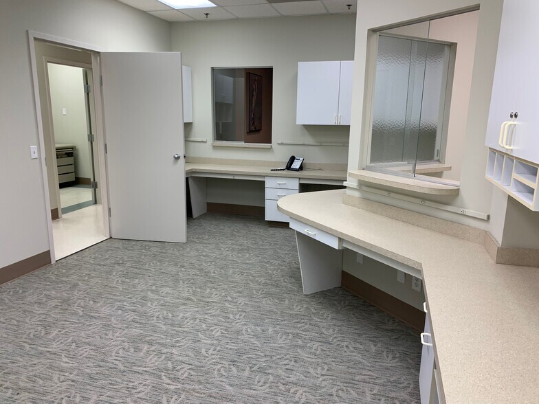 More Photos Of 25 Hospital Center Blvd, Hilton Head Medical For Lease