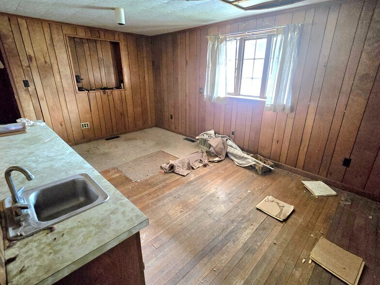 More Photos Of 420 Long Hill Rd, Groton Medical For Sale