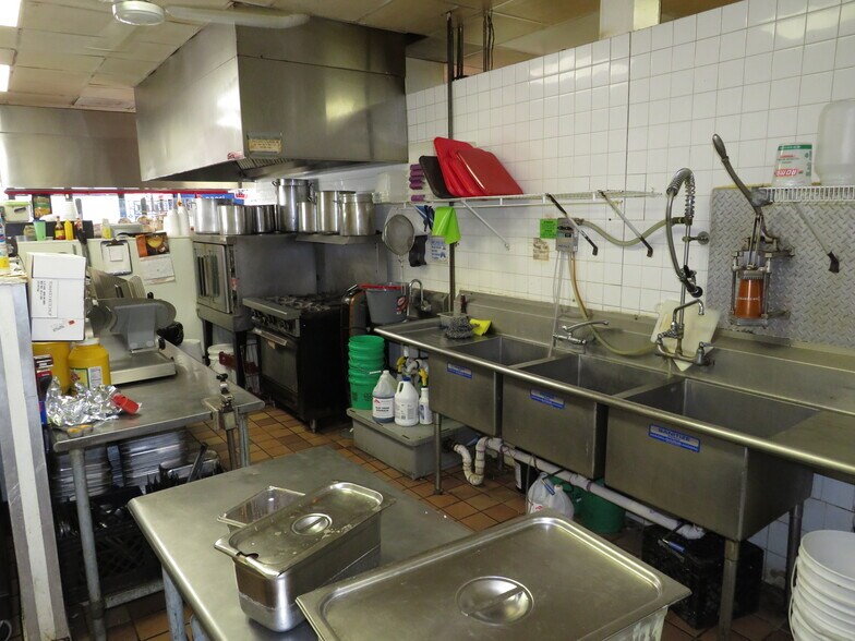 More Photos Of 2600 W Jefferson St, Joliet Fast Food For Sale