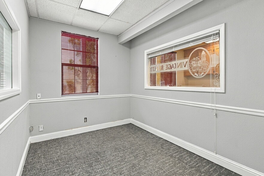 More Photos Of 403 W 11th St, Tracy Office For Sale