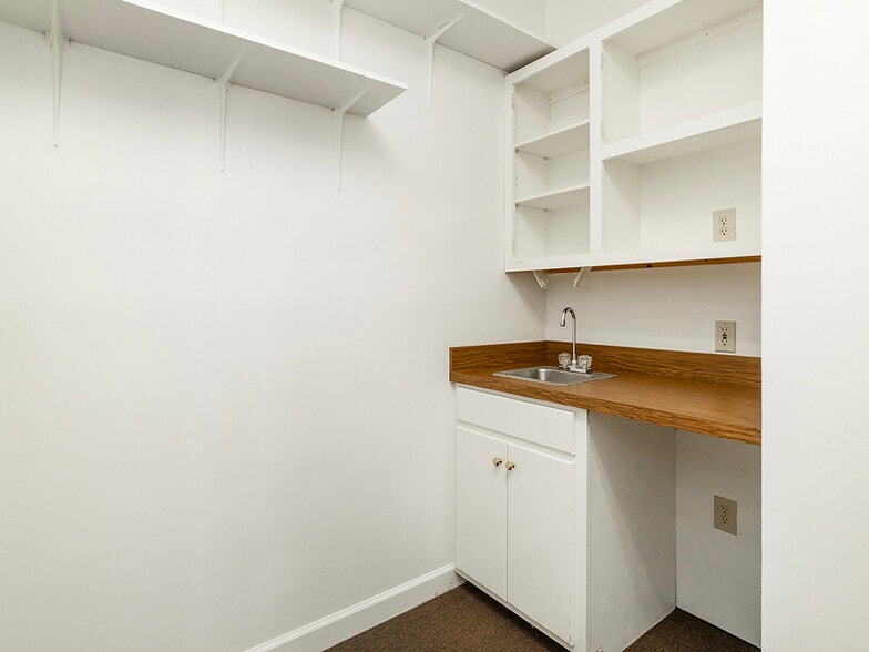 More Photos Of 3051-3057 S Church St, Burlington Office For Sale