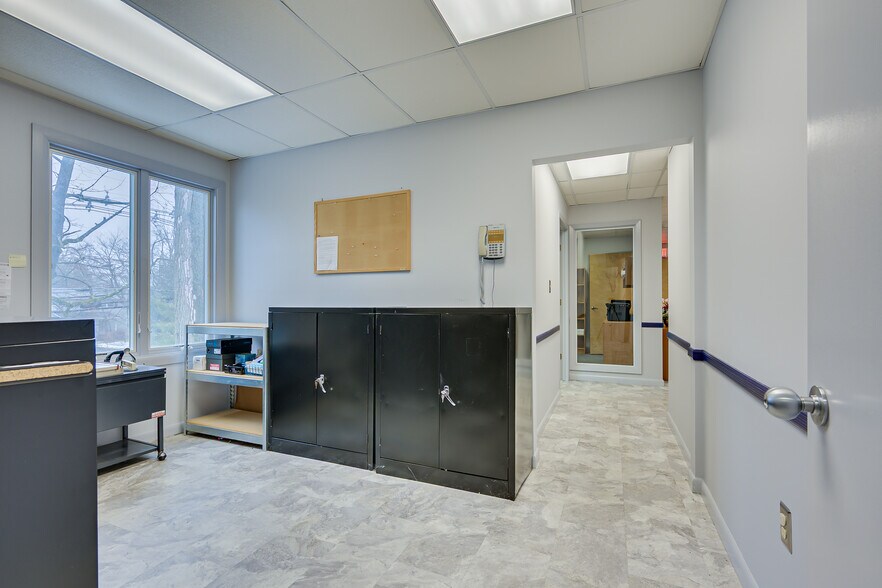 More Photos Of 11 Clyde Rd, Somerset Office For Sale