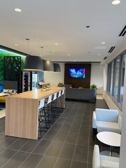 More Photos Of 250 E 96th St, Indianapolis Office For Lease