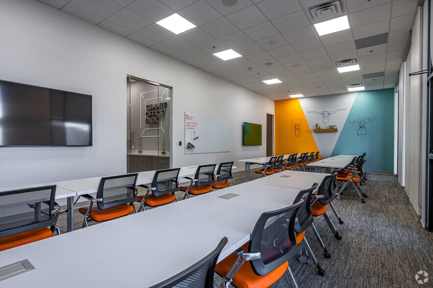 More Photos Of 1300 Summit Ave, Fort Worth Office For Lease