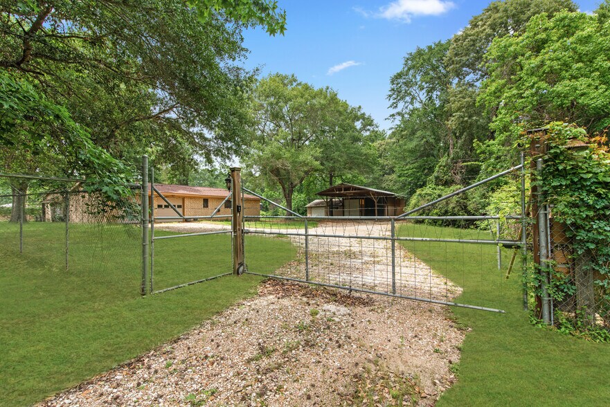 More Photos Of 18222 W FM 1097 Rd, Montgomery Flex For Lease