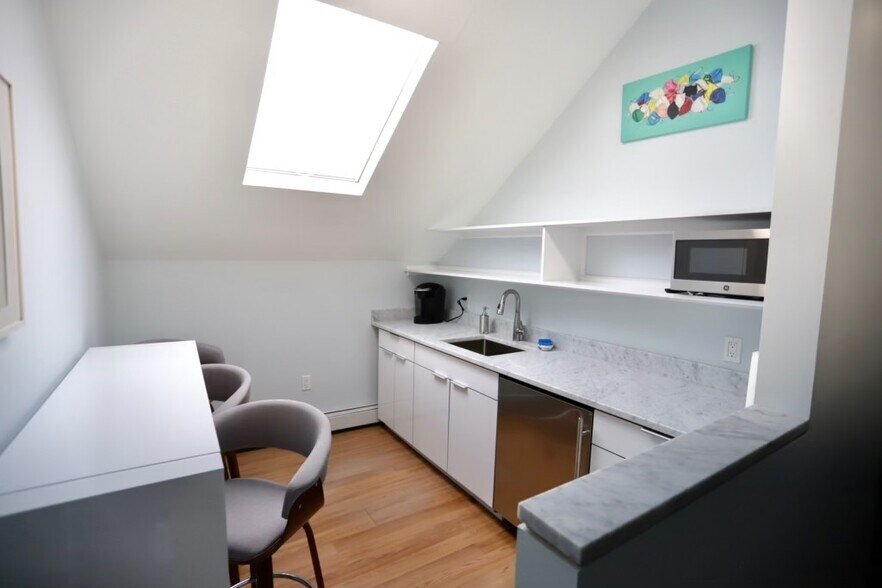 More Photos Of 170 Moore St, Brooklyn Service For Sale