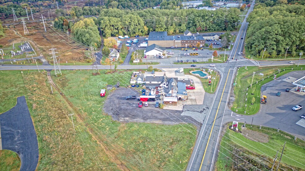 More Photos Of 671 Mariaville Rd, Schenectady Garden Center For Sale