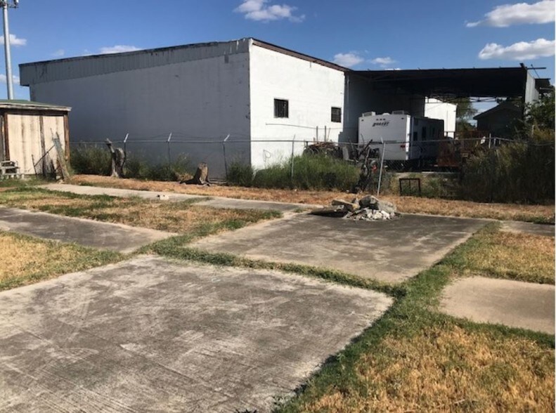 More Photos Of 1117-1119 Bustamante St, Laredo General Retail For Sale