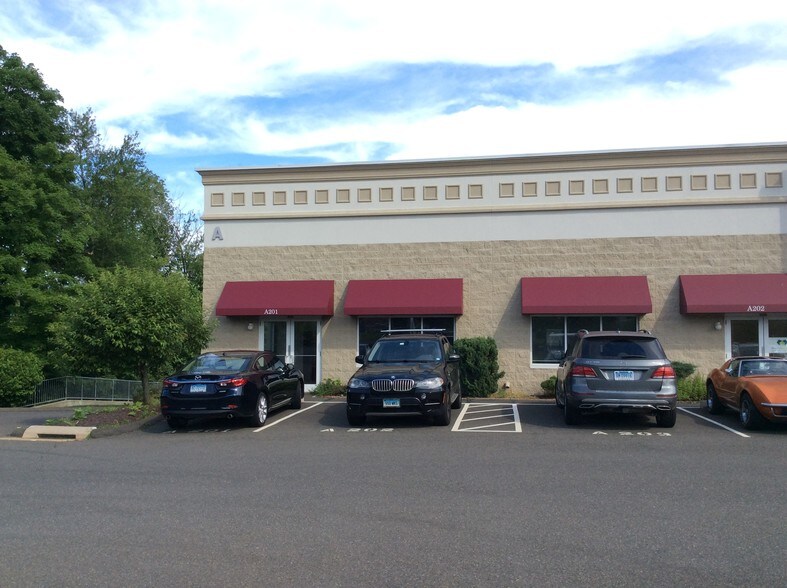 More Photos Of 100 Corporate Dr, Trumbull Research And Development For Lease