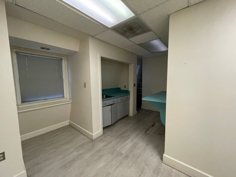 More Photos Of 11325 Pembrooke Sq, Waldorf Medical For Sale