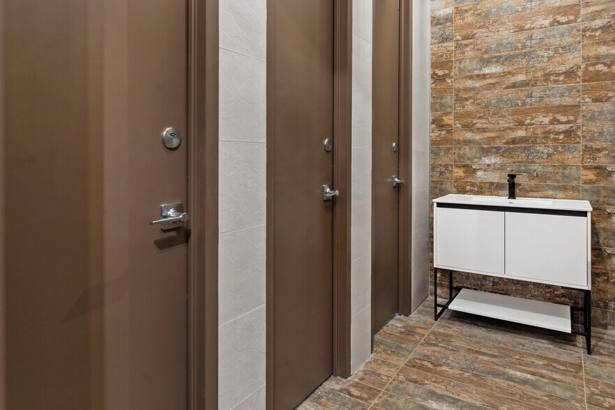 More Photos Of 48-50 Spencer St, Brooklyn Warehouse For Lease